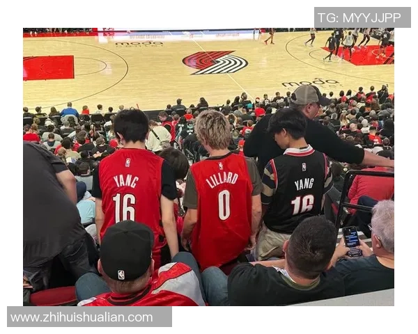 小杨人气火爆小球迷热情高涨小吧现场助力杨瀚森社区活动